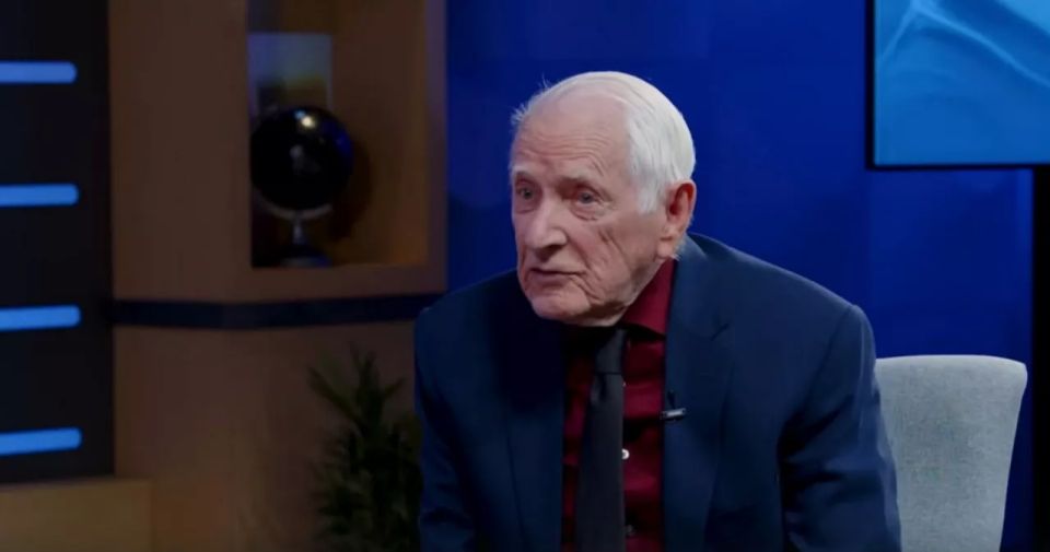 Врач из США Шарффенберг рассказал, какие привычки позволили ему дожить до 101 года вопреки генетике — не просто бодр, но и до сих пор ездит за рулем Врач из США Шарффенберг рассказал, какие привычки позволили ему дожить до 101 года вопреки генетике — не просто бодр, но и до сих пор ездит за рулем