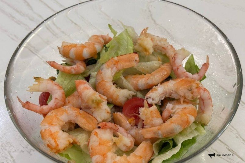 Легкий салат с креветками: изысканный вкус за 10 минут