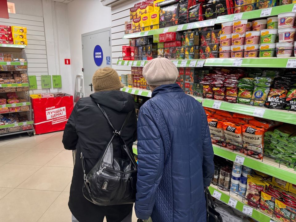 Вижу такие тайные символы на ценнике — беру сразу: продукты из «Пятёрочки» реально дешевле, если знать, куда смотреть