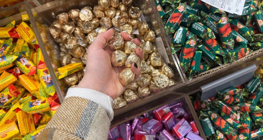 Не берите даже на пробу – там сплошная пальма: Роскачество озвучило марки конфет, которые нельзя покупать