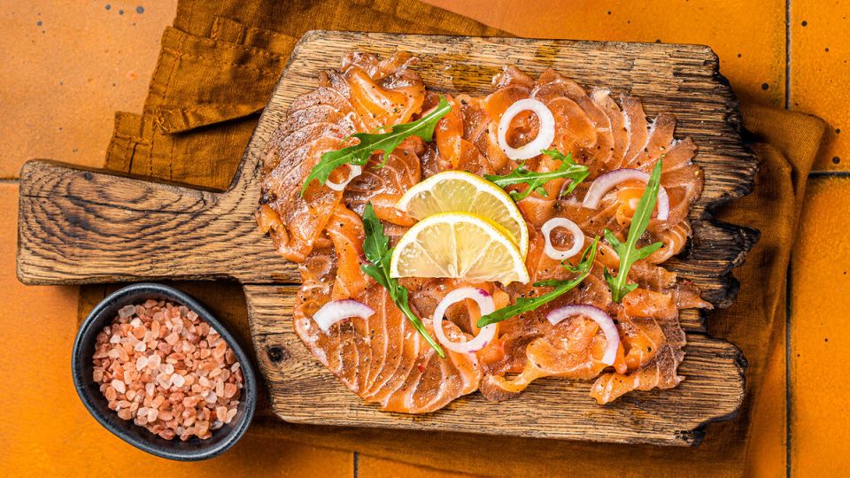 Карпаччо из лосося: идеальное блюдо для весеннего настроения