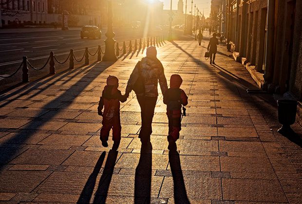 Как государство поддерживает одиноких родителей: новые возможности и реальная помощь