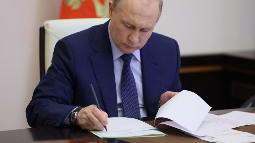 новая эпоха контроля: Путин отменяет ежегодные декларации чиновников
