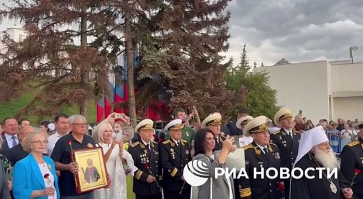Памятник адмиралу Федору Ушакову к 280-летию святого открыли на набережной Волги в Ярославле, сообщили организаторы мероприятия