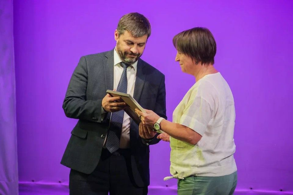 Дмитрий Рудаков: Строителей и ветеранов отрасли, архитекторов, подрядчиков поздравил с наступающим профессиональным праздником — Днём строителя!