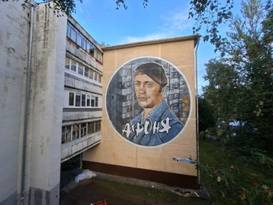 В Дзержинском районе появился мурал с героем «Афони»