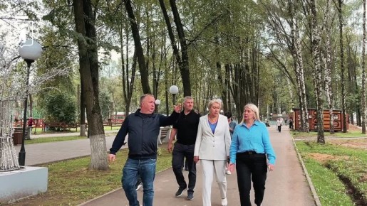 Заместители мэра города проверили ремонтные работы в Юбилейном парке