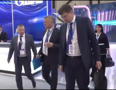 На полях ПМГФ губернатор Михаил Евраев провёл первые встречи
