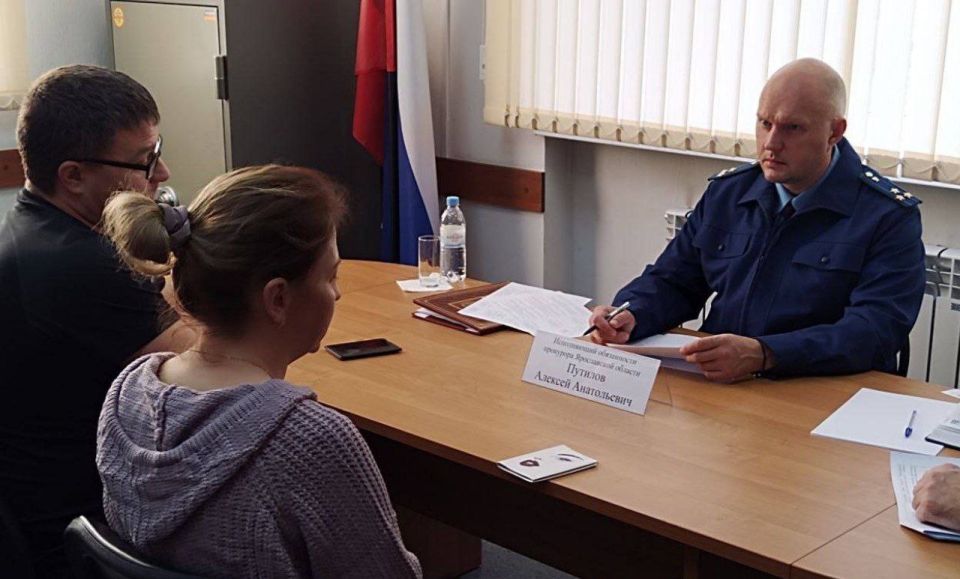 Первый заместитель прокурора Ярославской области Алексей Путилов 23 октября 2025 года провел личный прием жителей Ростовского муниципального округа