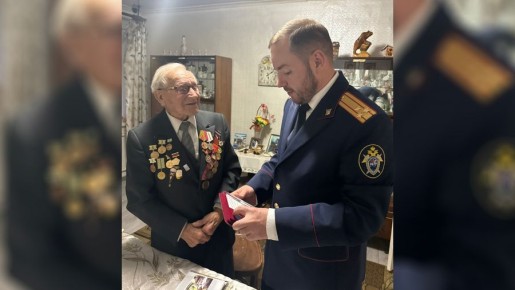 Ветерану из Рыбинского округа вручили медаль Следственного комитета РФ