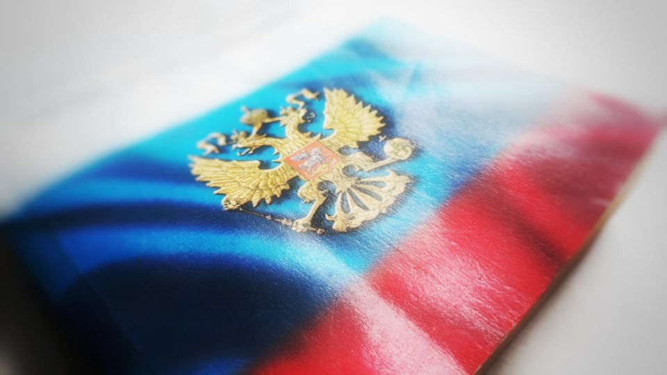 12345. Оперативниками задержаны двое молодых людей, повредивших остекление трамвайной остановки на ул. Труфанова