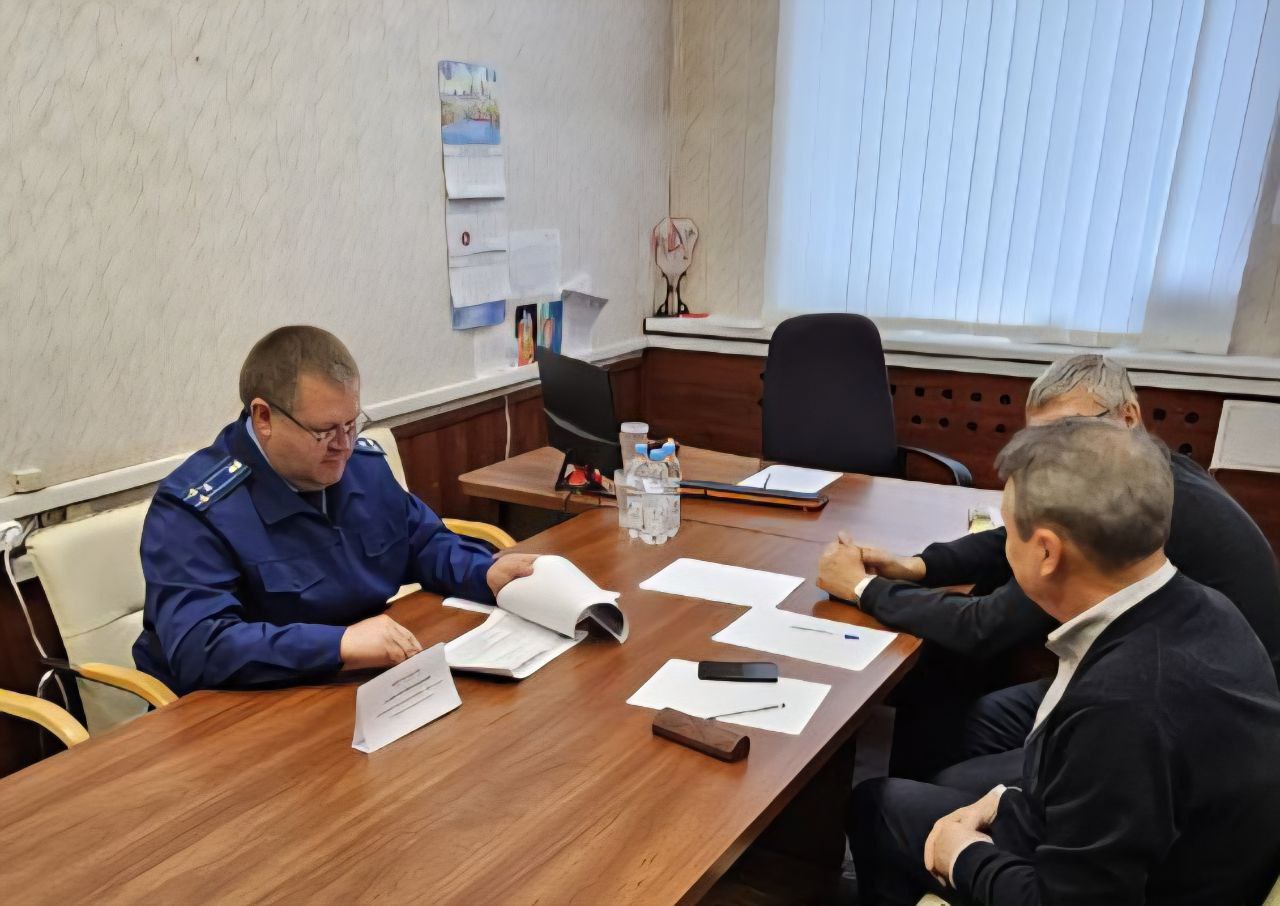 Прокурор Ленинского района города Ярославля Щербаков Алексей провел выездной личный прием работников ПАО «ИФО» Прокурор Ленинского района города Ярославля Щербаков Алексей провел выездной личный прием работников ПАО «ИФО»