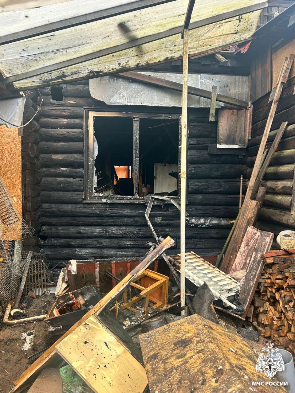 Огненное утро в Рыбинске. На улице Почтовой произошло загорание жилого дома Огненное утро в Рыбинске. На улице Почтовой произошло загорание жилого дома