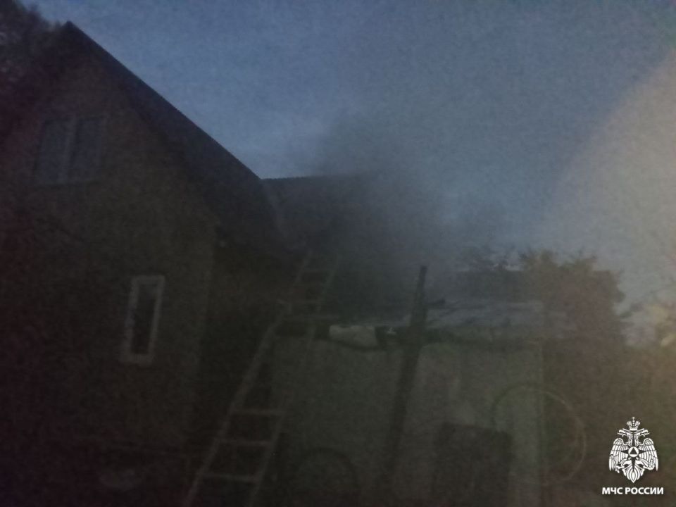 Огненное утро в Рыбинске. На улице Почтовой произошло загорание жилого дома