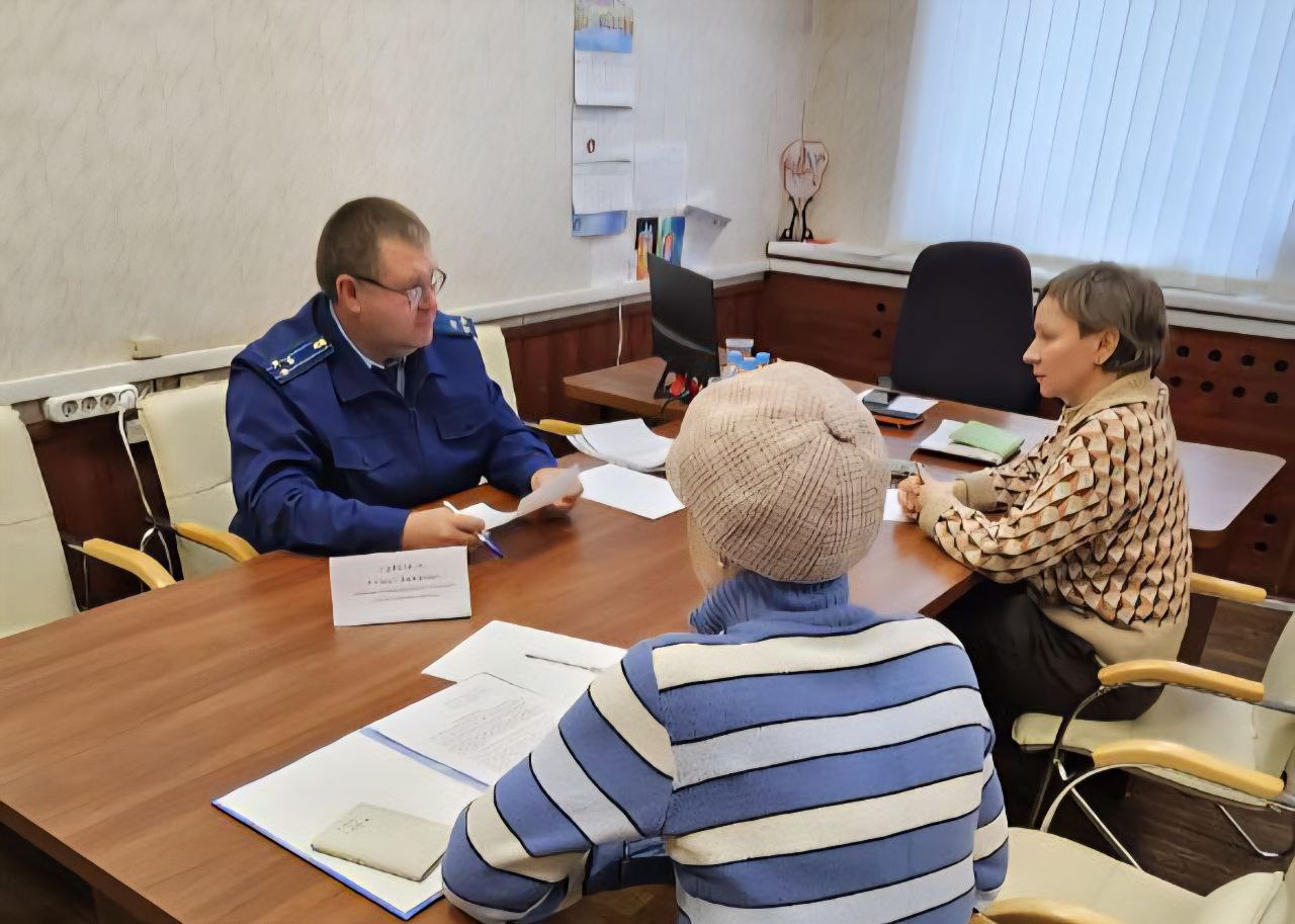 Прокурор Ленинского района города Ярославля Щербаков Алексей провел выездной личный прием работников ПАО «ИФО» Прокурор Ленинского района города Ярославля Щербаков Алексей провел выездной личный прием работников ПАО «ИФО»