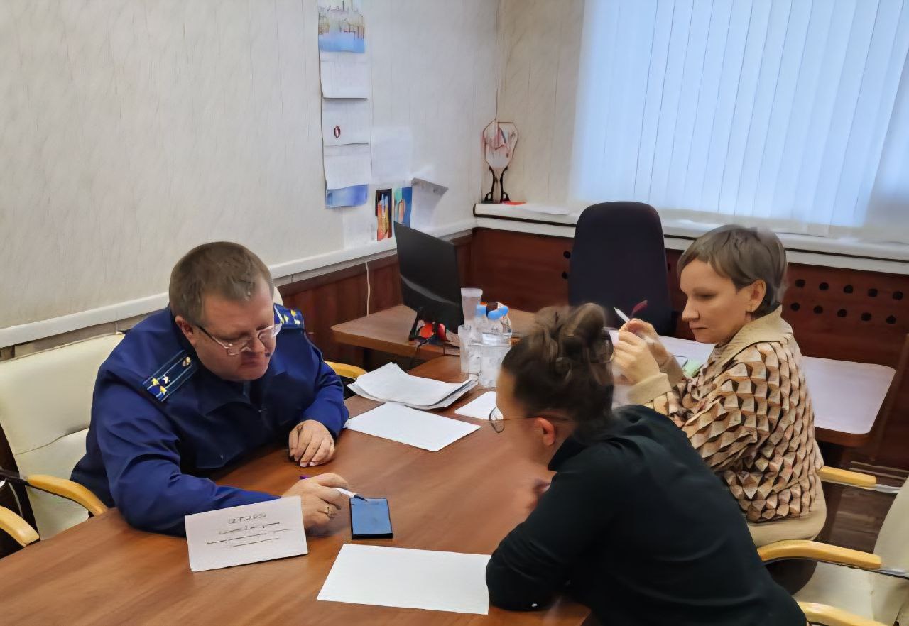 Прокурор Ленинского района города Ярославля Щербаков Алексей провел выездной личный прием работников ПАО «ИФО» Прокурор Ленинского района города Ярославля Щербаков Алексей провел выездной личный прием работников ПАО «ИФО»