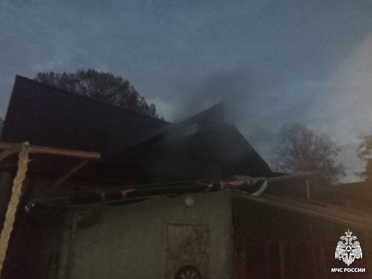 Огненное утро в Рыбинске. На улице Почтовой произошло загорание жилого дома Огненное утро в Рыбинске. На улице Почтовой произошло загорание жилого дома