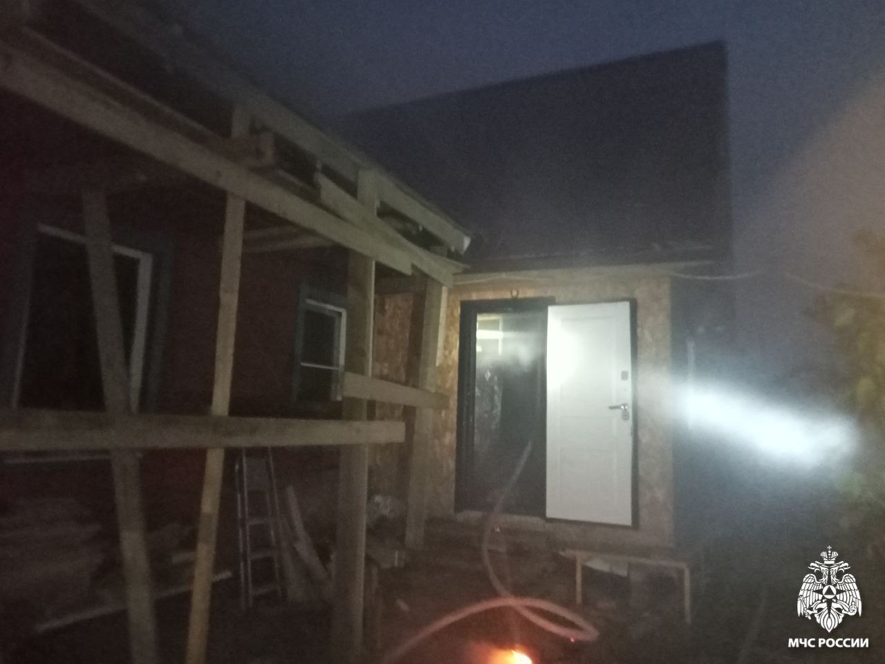 Огненное утро в Рыбинске. На улице Почтовой произошло загорание жилого дома Огненное утро в Рыбинске. На улице Почтовой произошло загорание жилого дома