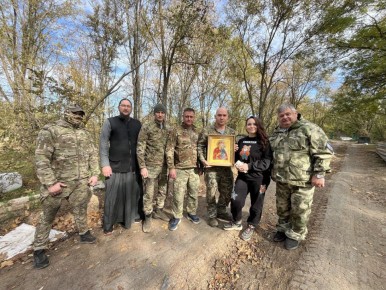 Толгская икона на передовой: святыня прибыла к десантникам