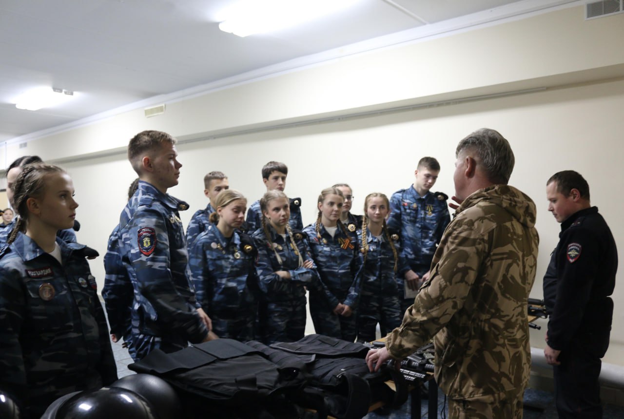 В патриотическом центре «Авангард» стартовали сборы воспитанников отрядов правоохранительной направленности В патриотическом центре «Авангард» стартовали сборы воспитанников отрядов правоохранительной направленности