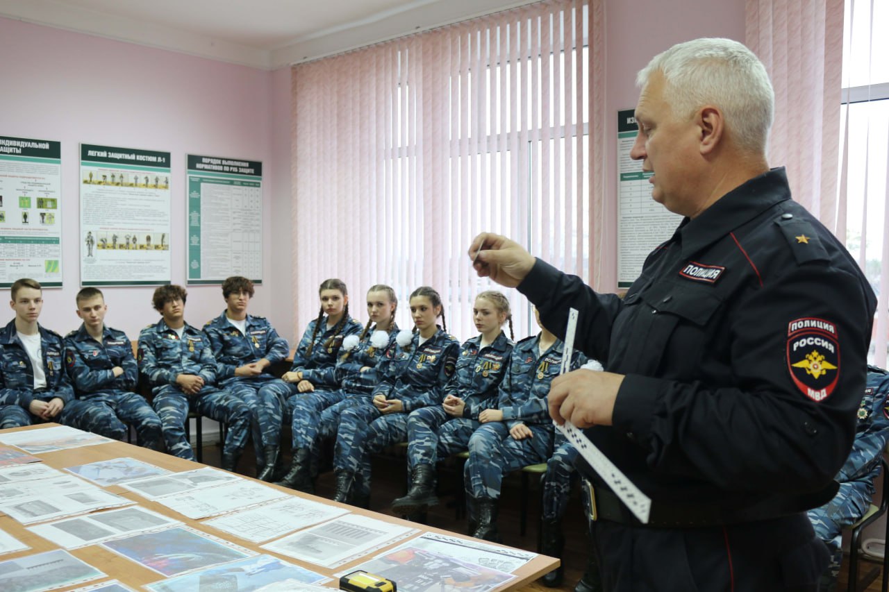 В патриотическом центре «Авангард» стартовали сборы воспитанников отрядов правоохранительной направленности В патриотическом центре «Авангард» стартовали сборы воспитанников отрядов правоохранительной направленности
