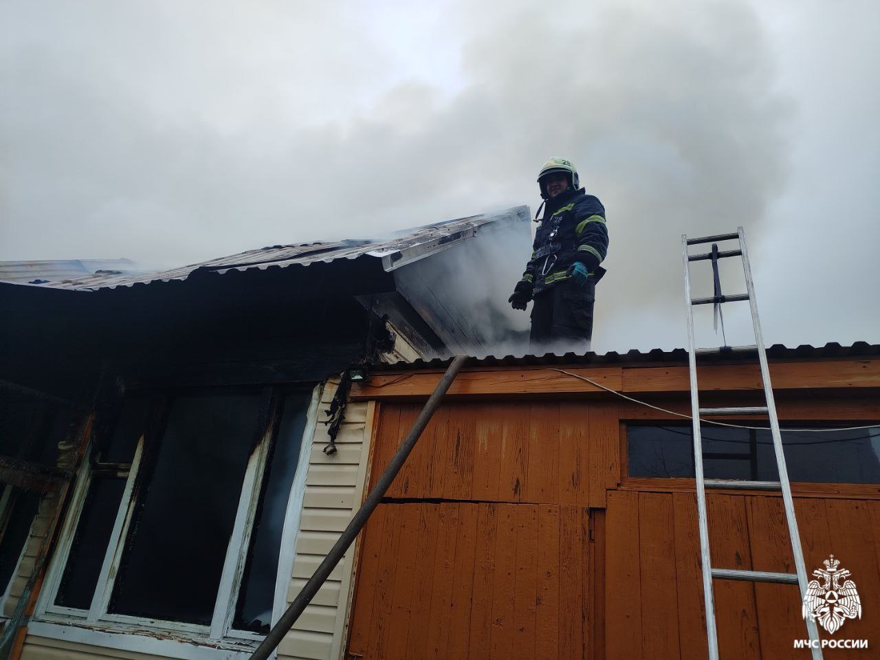 Виноват холодильник!. В селе Воронцово Переславского округа произошло загорание в подсобном помещении дачного деревянного дома Виноват холодильник!. В селе Воронцово Переславского округа произошло загорание в подсобном помещении дачного деревянного дома