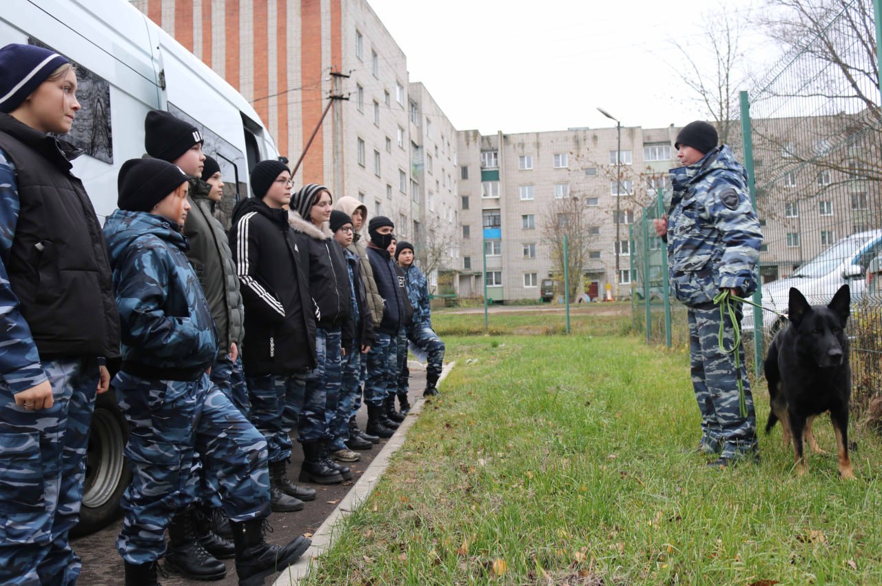 В патриотическом центре «Авангард» стартовали сборы воспитанников отрядов правоохранительной направленности В патриотическом центре «Авангард» стартовали сборы воспитанников отрядов правоохранительной направленности