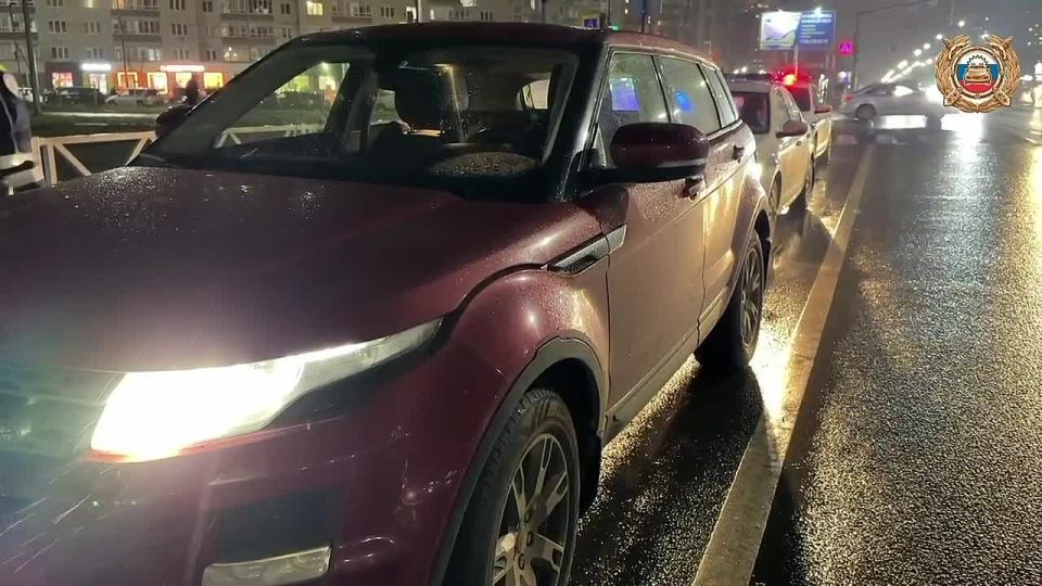 Сотрудники Госавтоинспекции устанавливают обстоятельства , в результате которого 7-летний мальчик получил травмы