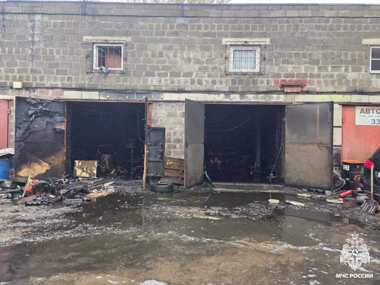 Пожар в гаражном боксе. На проезде Связистов в городе Ярославле произошло загорание в двухэтажном гараже Пожар в гаражном боксе. На проезде Связистов в городе Ярославле произошло загорание в двухэтажном гараже