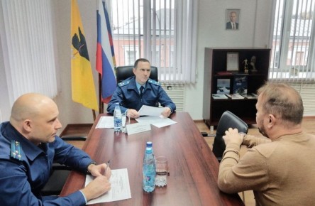 Заместитель прокурора Ярославской области Андрей Смирнов провел личный прием жителей города Рыбинска и Рыбинского муниципального округа
