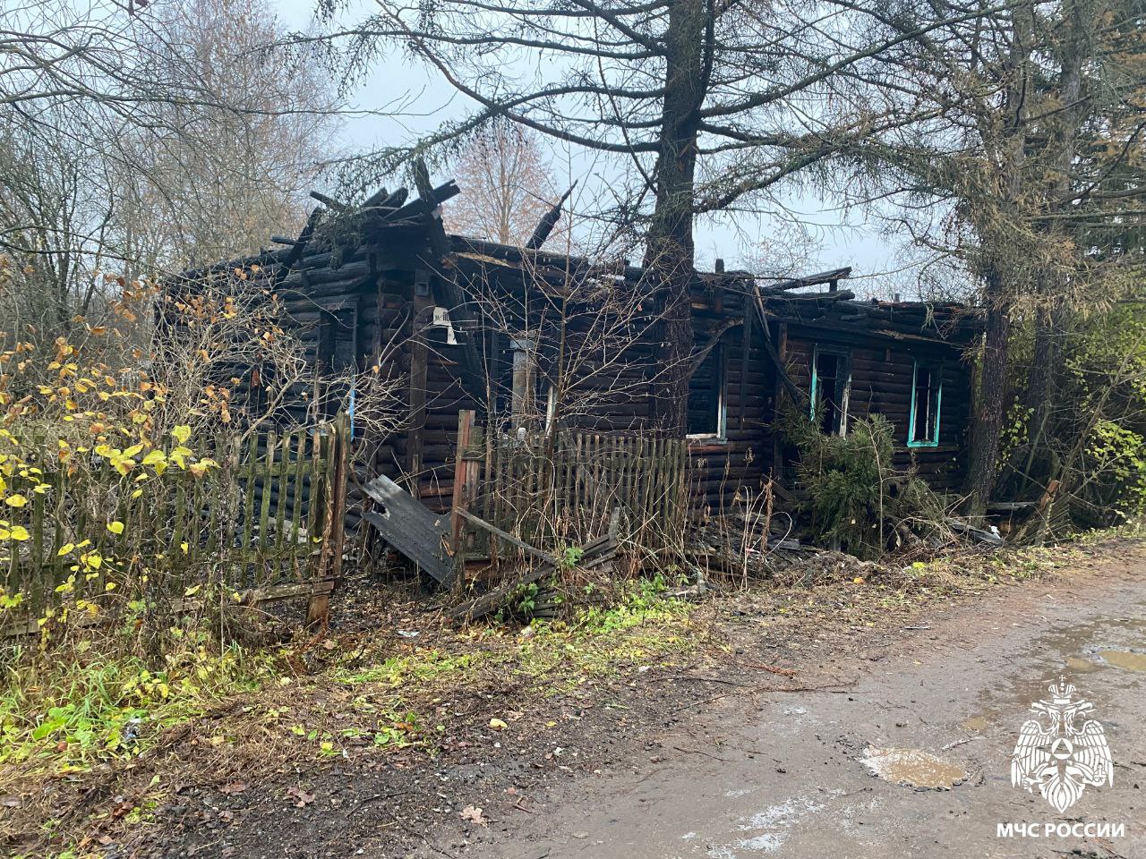 Горело заброшенное здание в Рыбинске Горело заброшенное здание в Рыбинске