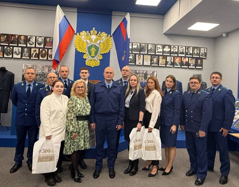 В преддверии Дня народного единства в Музее прокуратуры Ярославской области приняли Присягу молодые работники прокуратур Дзержинского и Заволжского районов г.Ярославля, Гаврилов-Ямского района области