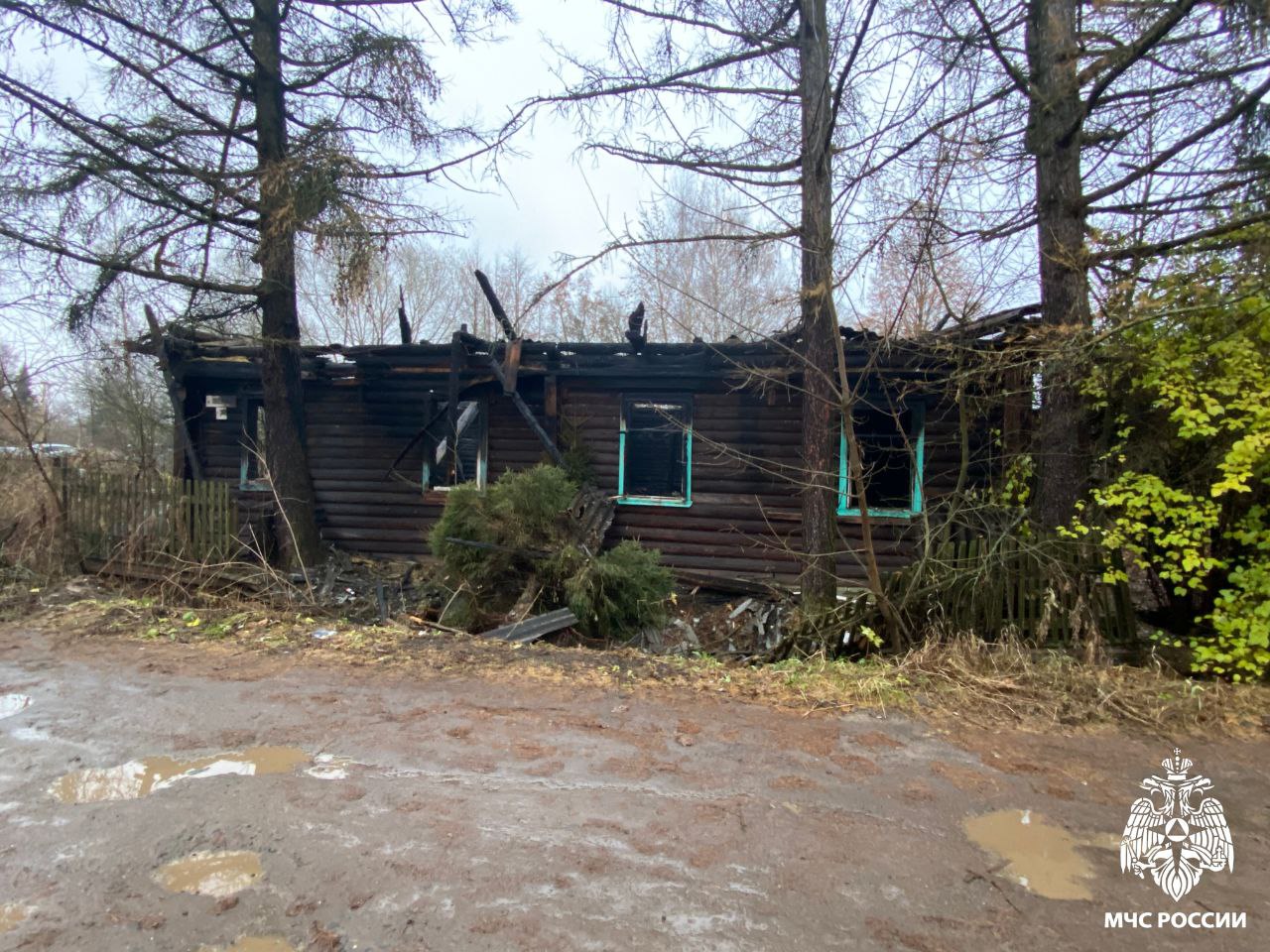Горело заброшенное здание в Рыбинске Горело заброшенное здание в Рыбинске