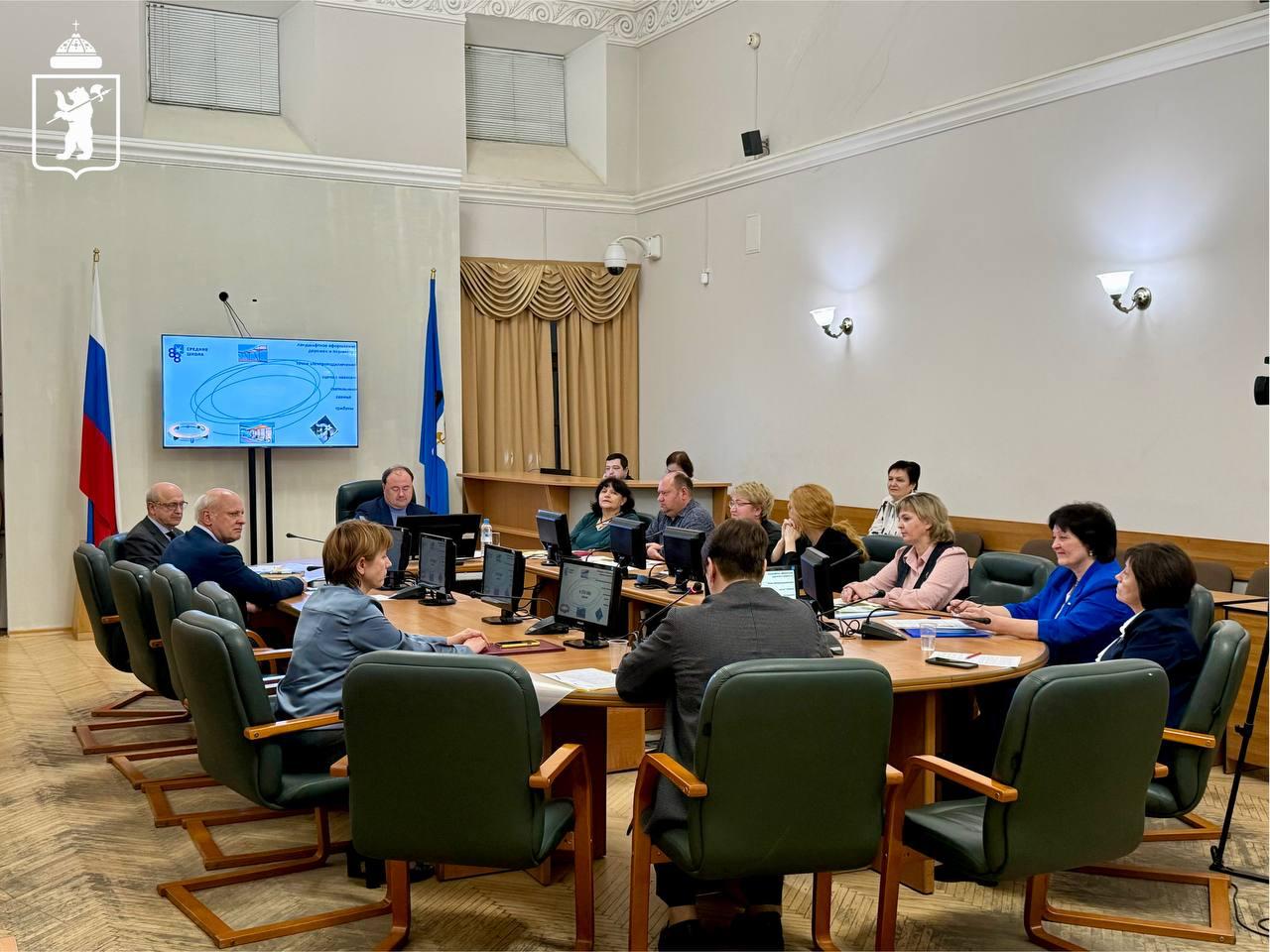 В Ярославле подвели итоги конкурсного отбора проектов по благоустройству школьных дворовых территорий В Ярославле подвели итоги конкурсного отбора проектов по благоустройству школьных дворовых территорий