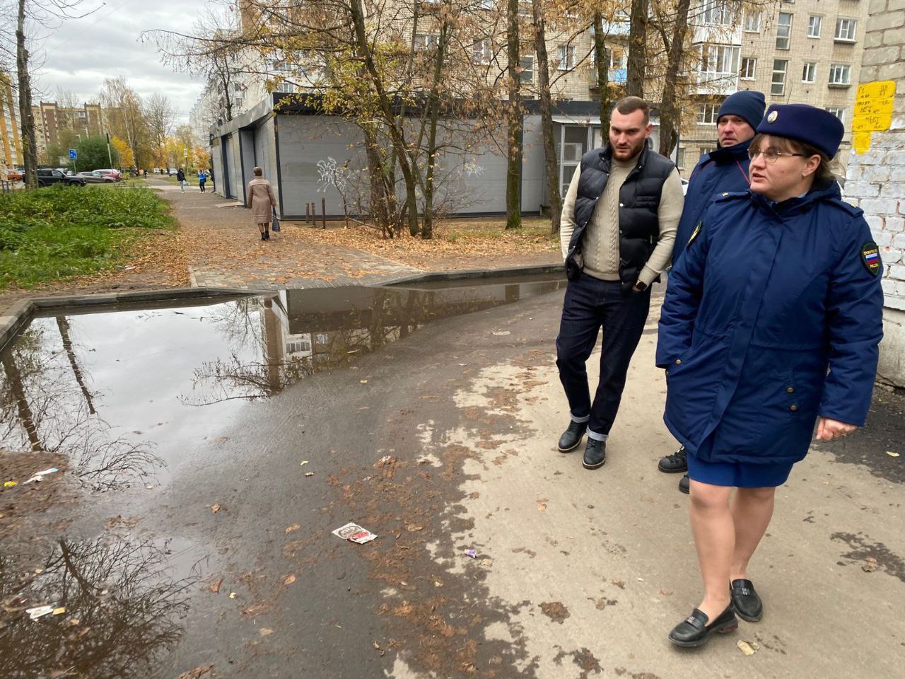 Прокуратура Фрунзенского района выявила нарушения при реализации контракта по ремонту дворов Прокуратура Фрунзенского района выявила нарушения при реализации контракта по ремонту дворов