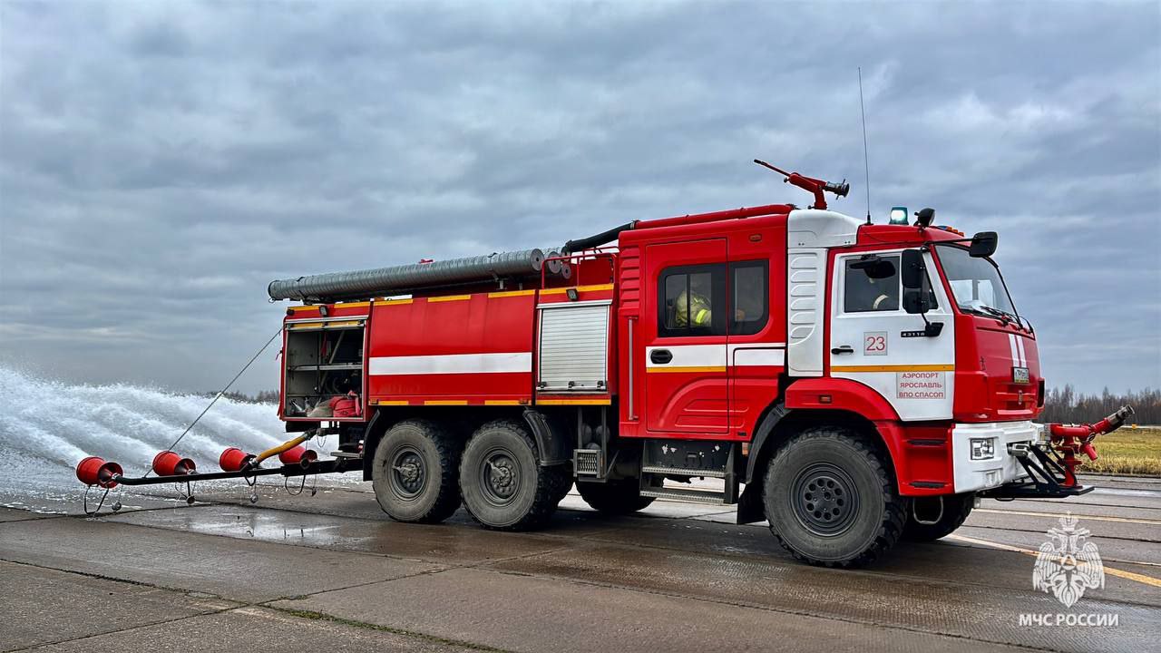 Пожарно-тактические учения в аэропорту Ярославля Пожарно-тактические учения в аэропорту Ярославля
