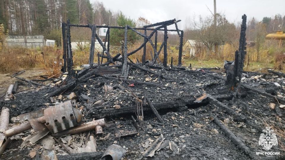 Печка во всем виновата. В СНТ «Цветочный» города Углича произошло загорание садового дома