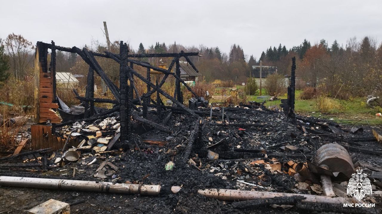 Печка во всем виновата. В СНТ «Цветочный» города Углича произошло загорание садового дома Печка во всем виновата. В СНТ «Цветочный» города Углича произошло загорание садового дома