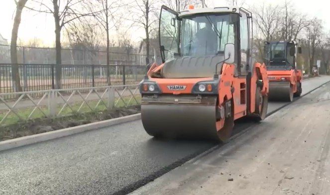 На улице Будкина в Ярославле начали укладывать асфальт