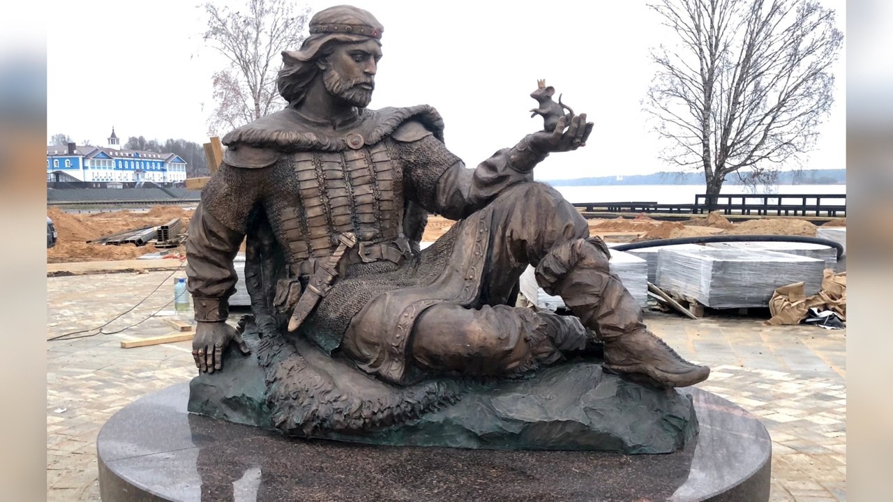 В Мышкине установили памятник князю Мстиславскому