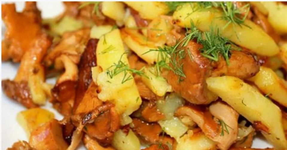 Сочное сочетание картошки и грибов: как приготовить идеальное блюдо на сковороде