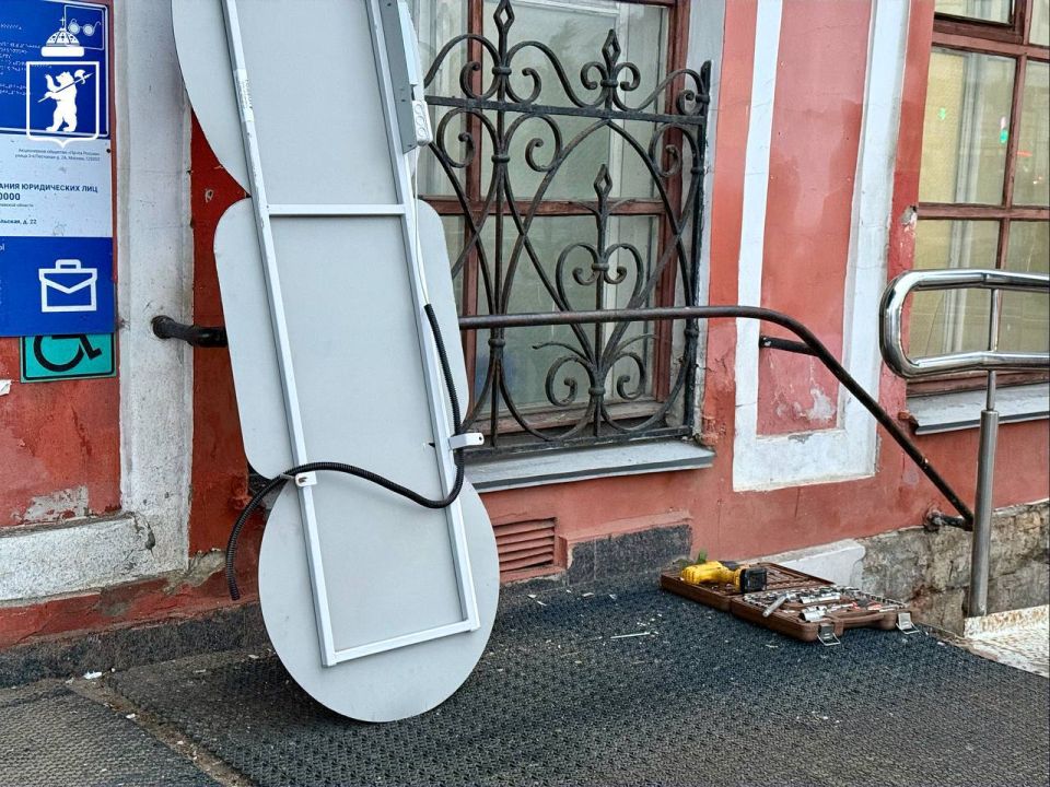 В Ярославле продолжается демонтаж незаконных информационных конструкций В Ярославле продолжается демонтаж незаконных информационных конструкций