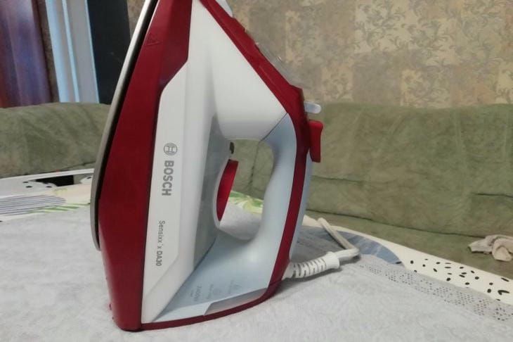 Утюг плохо гладит: частая причина и проверенные методы чистки от минеральных отложений