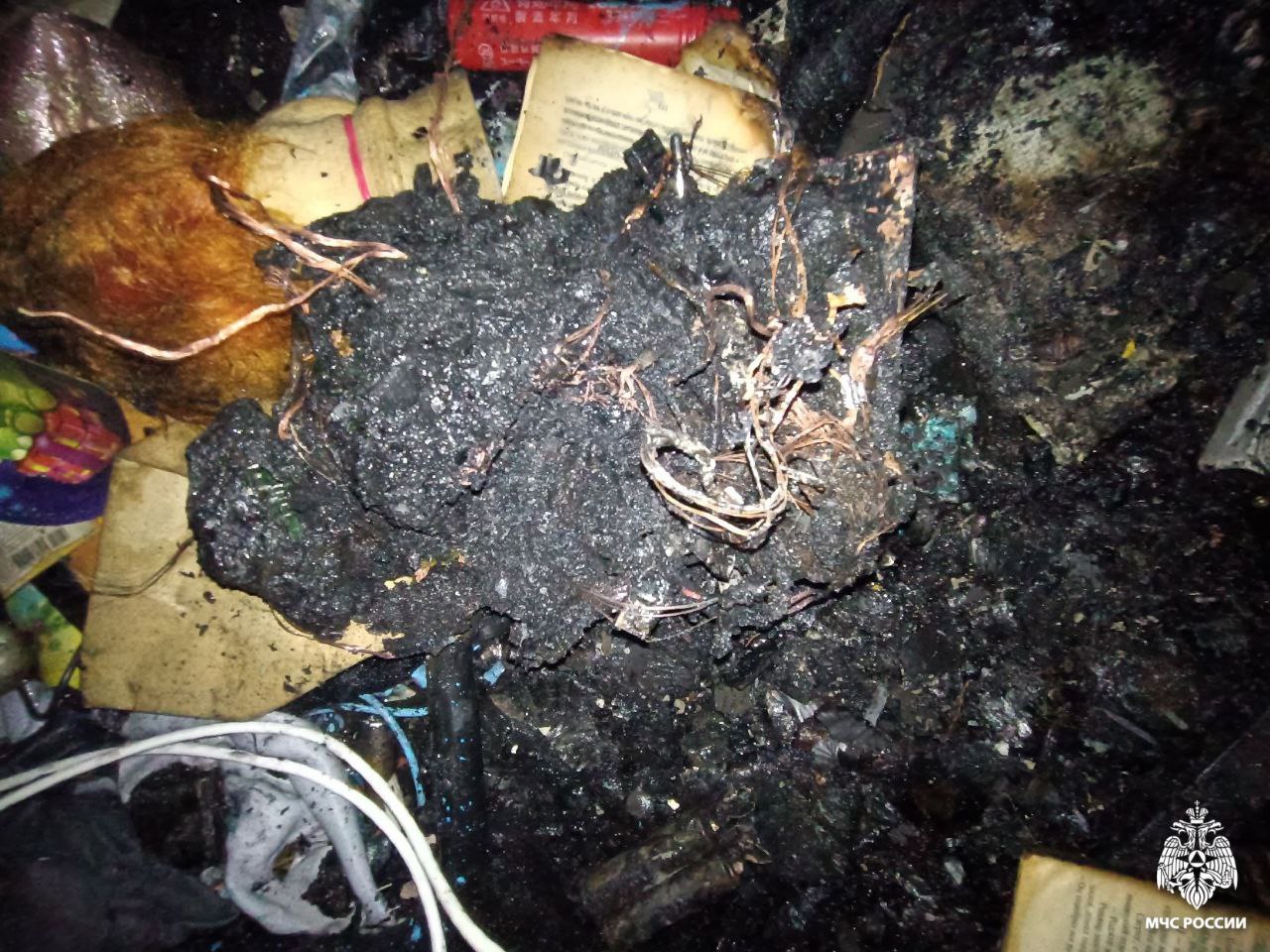 Сотрудники МЧС России эвакуировали 5 человек в Дзержинском районе Ярославля Сотрудники МЧС России эвакуировали 5 человек в Дзержинском районе Ярославля