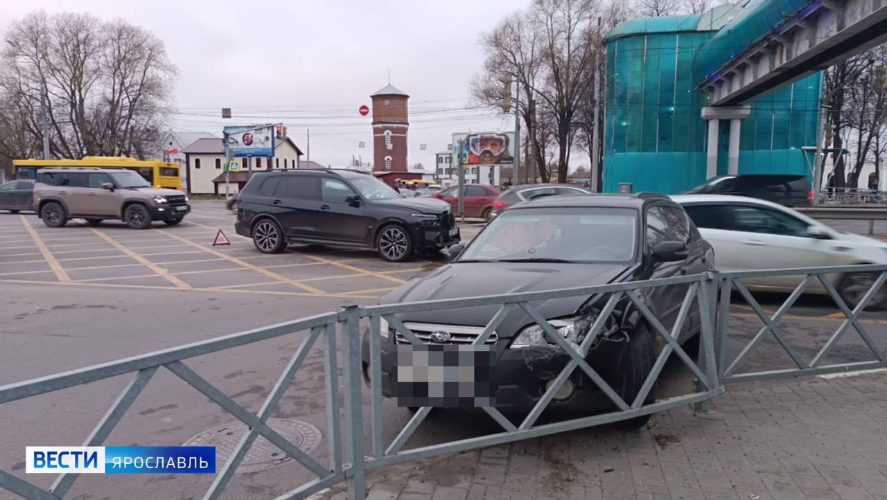 Московский проспект в Ярославле встал в пробку