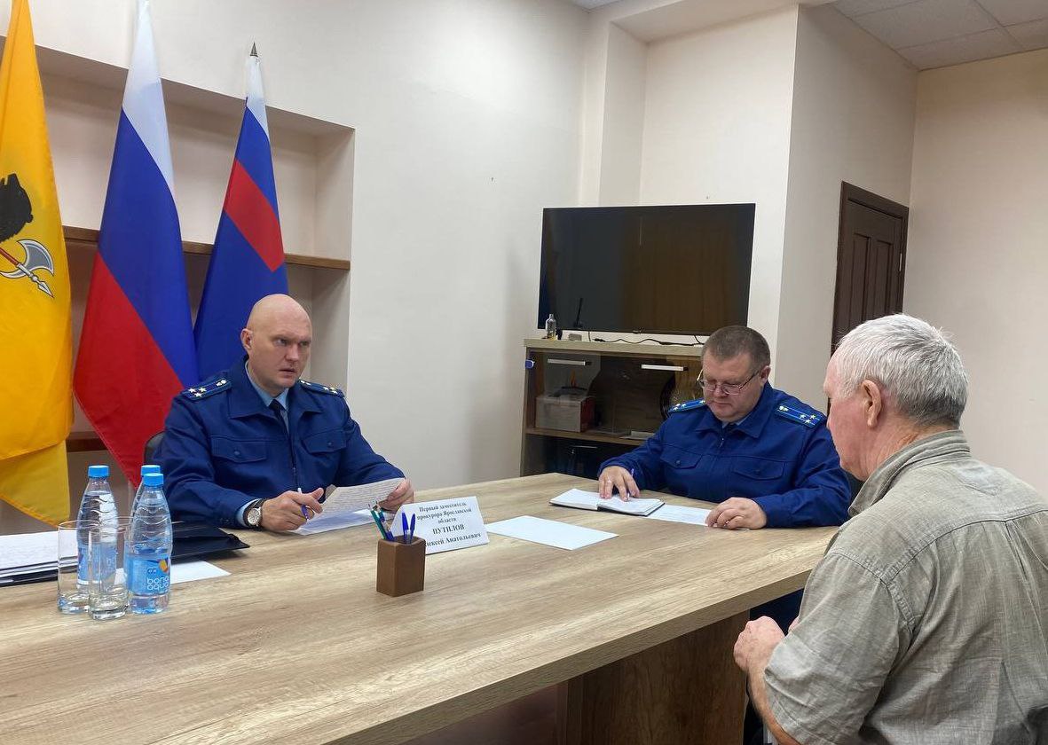 Первый заместитель прокурора Ярославской области Алексей Путилов в рамках работы мобильной приемной провел тематический личный прием граждан в прокуратуре Ленинского района г. Ярославля Первый заместитель прокурора Ярославской области Алексей Путилов в рамках работы мобильной приемной провел тематический личный прием граждан в прокуратуре Ленинского района г. Ярославля