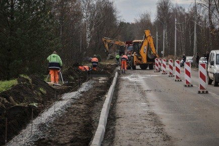 В Рыбинске идет строительство тротуара на улице Коллективизации