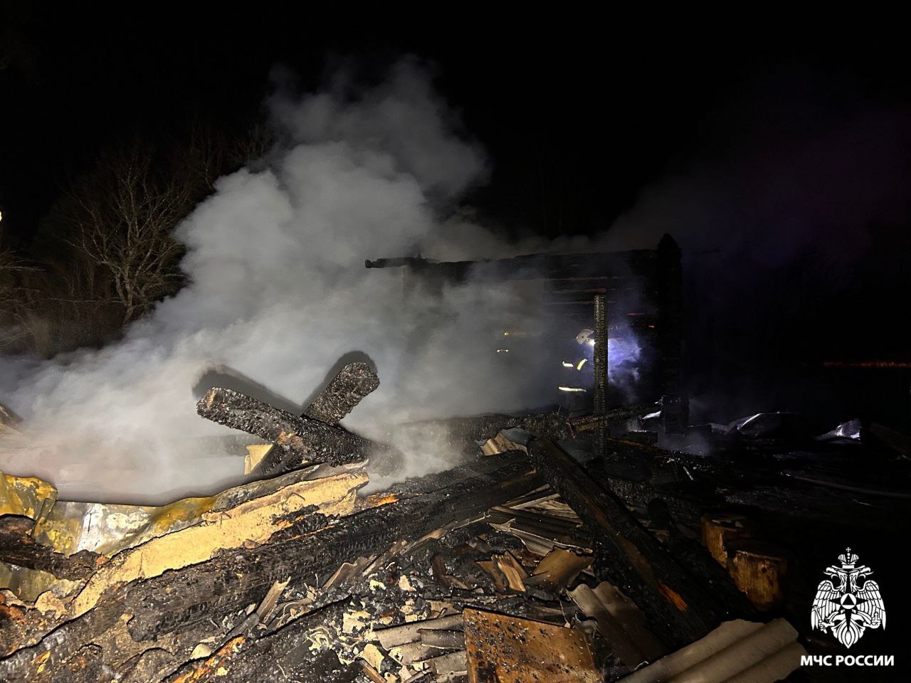 Многодетная семья лишилась дома Многодетная семья лишилась дома