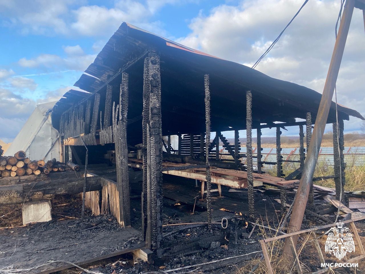 В Ярославском округе сгорели пиломатериалы В Ярославском округе сгорели пиломатериалы