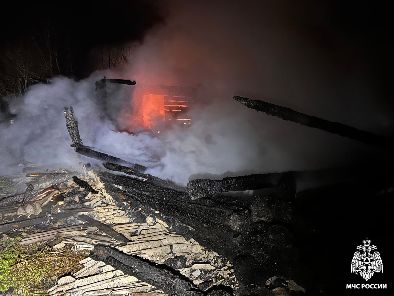 Многодетная семья лишилась дома Многодетная семья лишилась дома